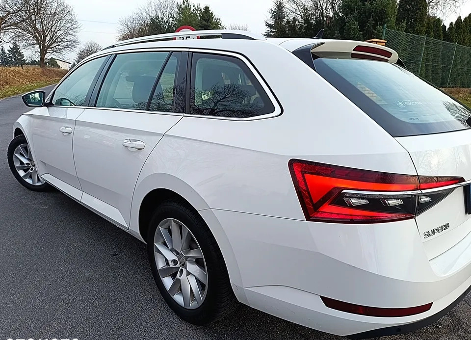 Skoda Superb cena 87700 przebieg: 121000, rok produkcji 2019 z Toruń małe 781